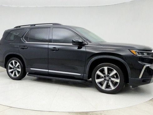 Used 2023 Honda Pilot Touring image 3