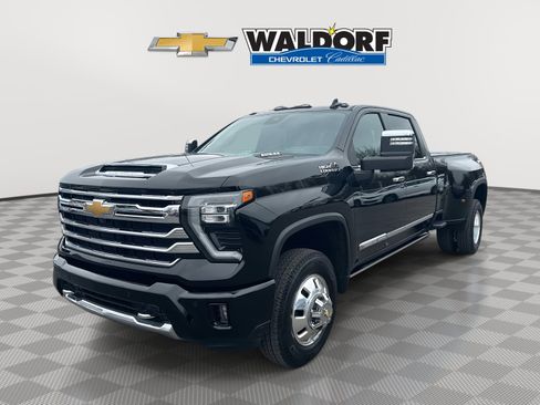 Used 2024 Chevrolet Silverado 3500 High Country w/ High Country Premium Package image 3