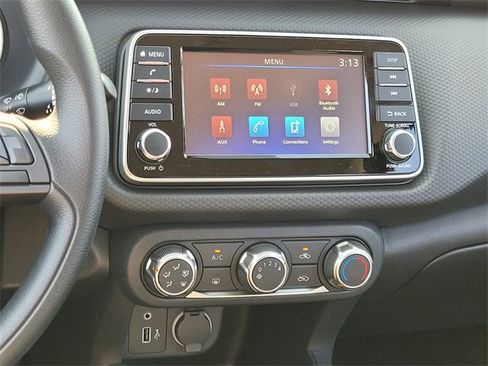 New 2025 Nissan Kicks Play S image 14