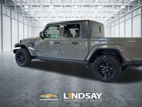 Used 2021 Jeep Gladiator Willys image 6