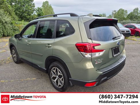 Used 2020 Subaru Forester Premium AWD/4WD image 5
