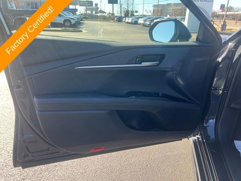 Used 2025 Toyota Camry SE image 9