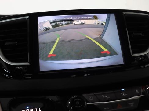 Used 2024 Chrysler Pacifica Touring-L FWD image 12