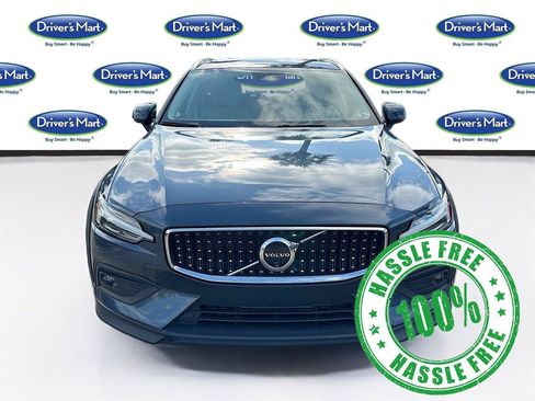 Used 2025 Volvo V60 B5 Cross Country Plus AWD/4WD image 2