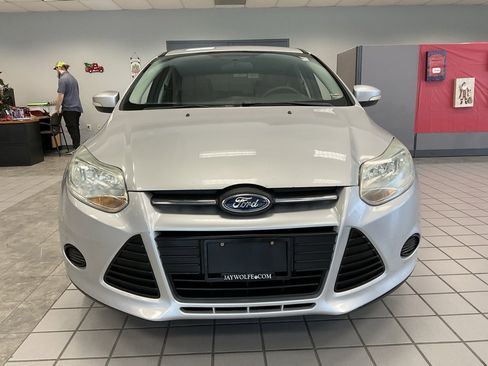 Used 2014 Ford Focus SE w/ SE Winter Package image 2