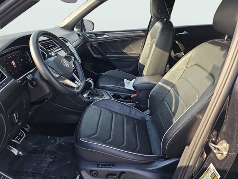 Certified 2023 Volkswagen Tiguan SEL R-Line AWD/4WD image 37