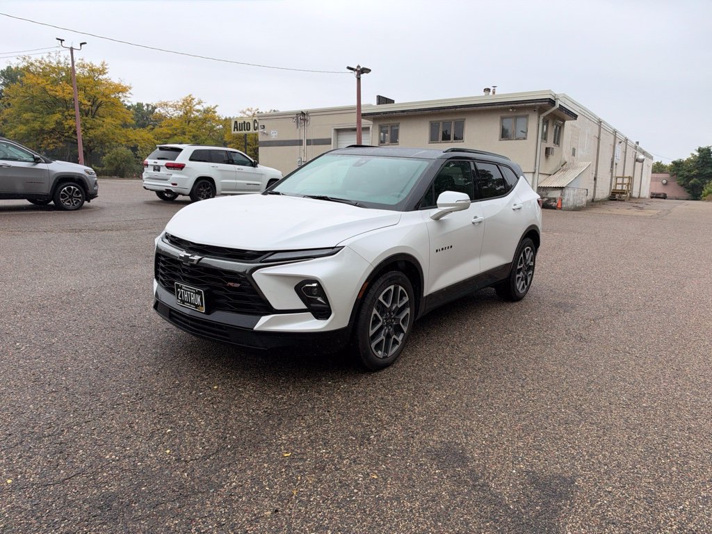 Used 2025 Chevrolet Blazer RS w/ Driver Confidence II Package AWD/4WD image 6