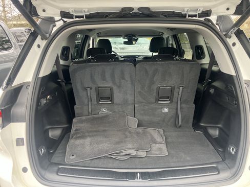 Used 2023 Jeep Grand Cherokee L Limited w/ Black Appearance Package image 12