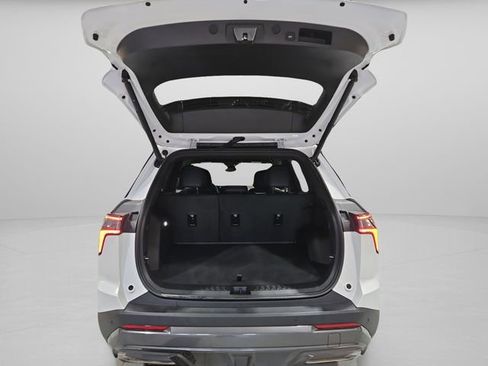 Used 2025 Chevrolet Equinox ACTIV w/ Safety and Technology Package image 35