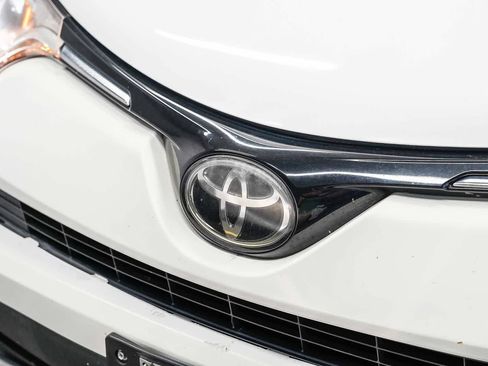 Used 2017 Toyota RAV4 XLE w/ Carpet Mat Package FWD image 8
