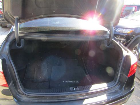 Used 2010 Hyundai Genesis 4.6 image 7