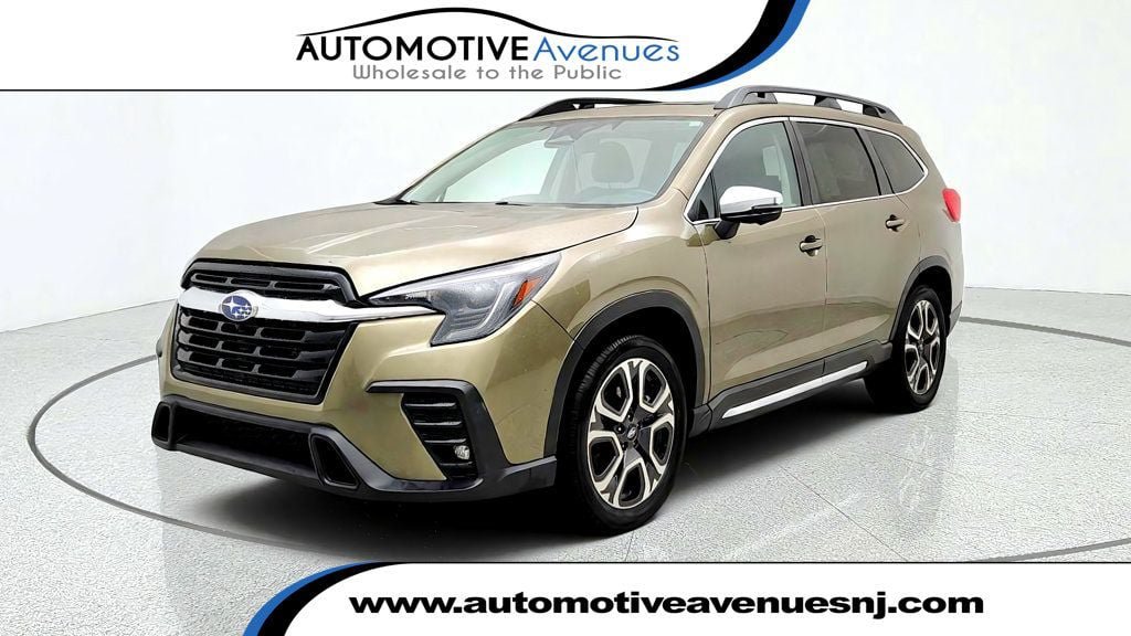 Used 2023 Subaru Ascent Limited w/ Technology Package AWD/4WD image 1