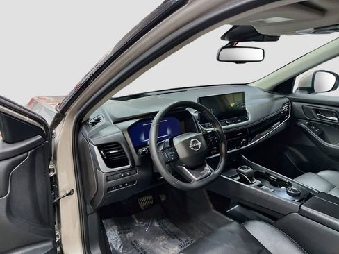 Used 2025 Nissan Rogue SL w/ SL Premium Package AWD/4WD image 9
