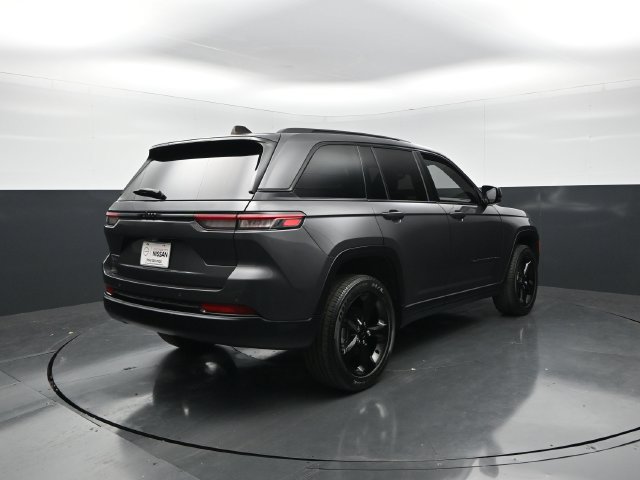 Used 2023 Jeep Grand Cherokee Altitude AWD/4WD image 8