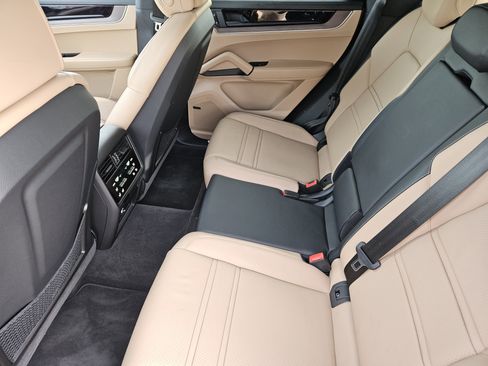 Certified 2025 Porsche Cayenne S image 28