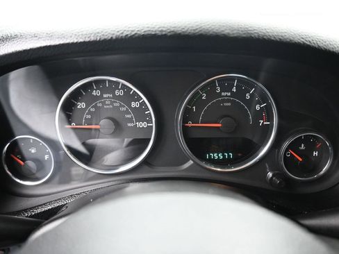 Used 2012 Jeep Wrangler Unlimited Sahara image 13