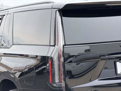 Used 2025 Cadillac Escalade ESV Sport Platinum AWD/4WD image 13