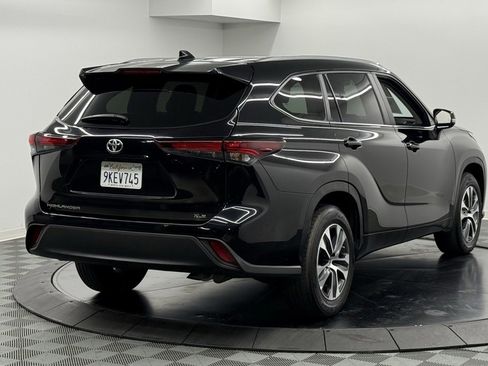 Used 2024 Toyota Highlander XLE image 6