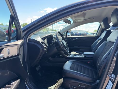 Used 2018 Ford Fusion SE w/ Equipment Group 201A FWD image 11