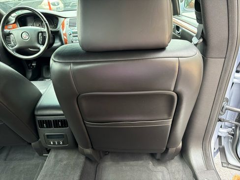 Used 2006 Cadillac DTS image 35