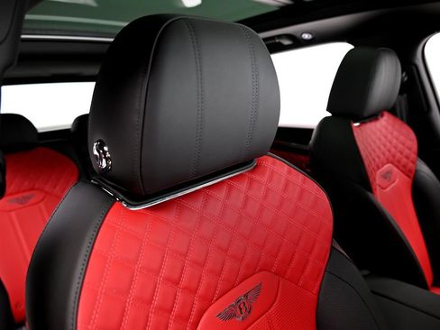 Used 2022 Bentley Bentayga AWD/4WD image 15