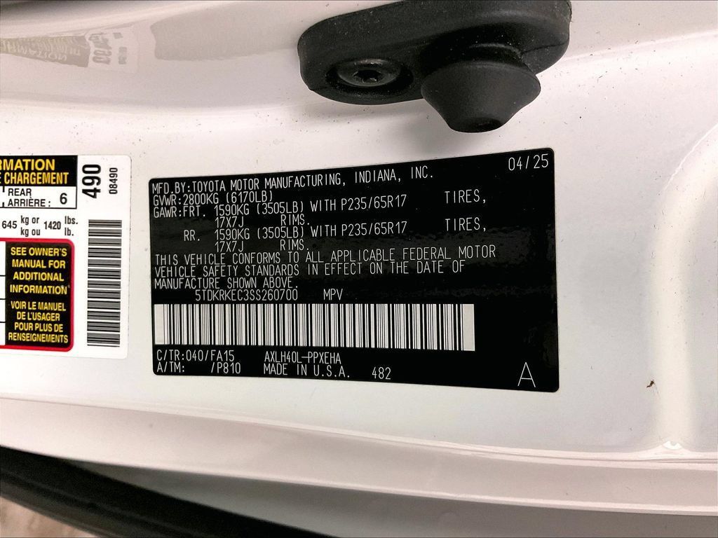 Used 2025 Toyota Sienna LE FWD image 40