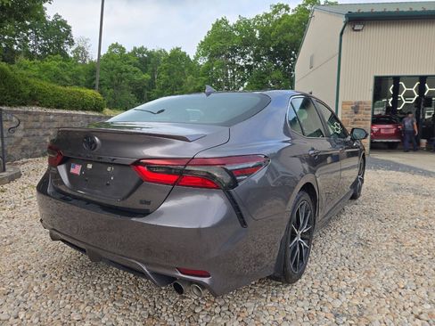 Used 2022 Toyota Camry SE FWD image 6