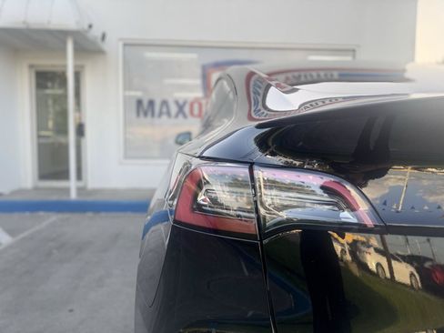 Used 2022 Tesla Model Y Performance AWD/4WD image 36