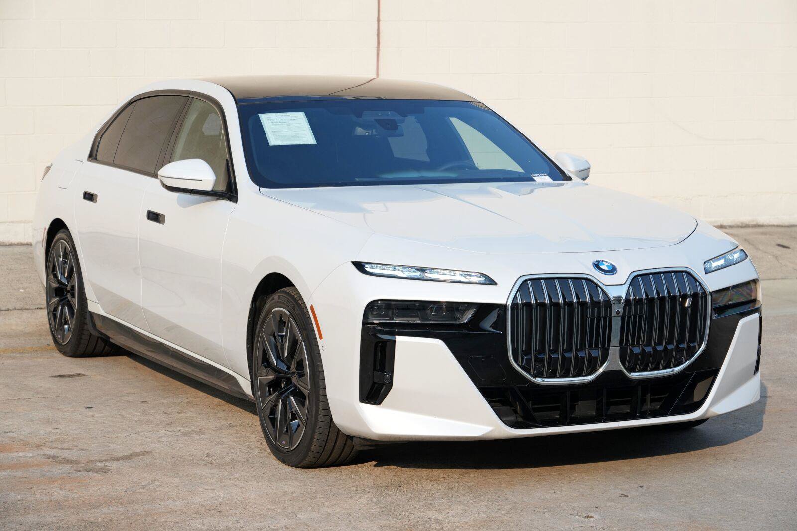 Used 2023 BMW i7 xDrive60 w/ Executive Package 2 AWD/4WD image 68