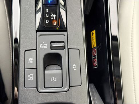 Certified 2024 Toyota Prius XLE image 32