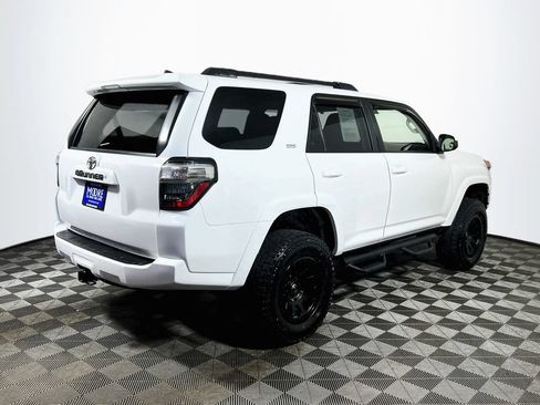 Certified 2018 Toyota 4Runner SR5 AWD/4WD image 7