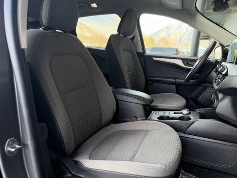 Used 2022 Ford Escape SE w/ SE Sport Appearance Package image 19