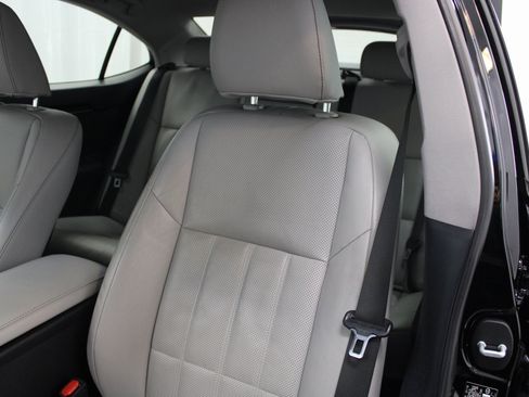 Used 2018 Lexus ES 300h image 18