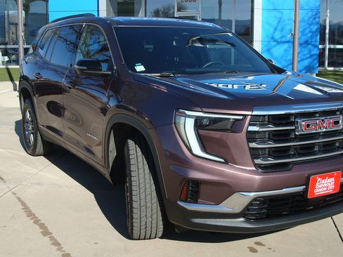 Used 2025 GMC Acadia Elevation image 3