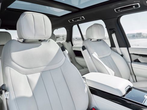 Used 2023 Land Rover Range Rover SE image 40