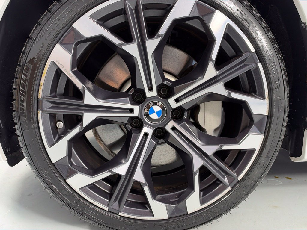 Used 2025 BMW 330i xDrive Sedan w/ Convenience Package AWD/4WD image 9