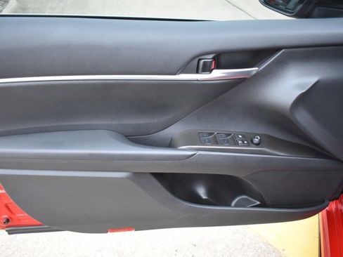 Used 2024 Toyota Camry SE image 11