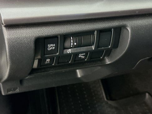 Used 2019 Subaru Crosstrek 2.0i Limited w/ Moonroof Package w/Navigation AWD/4WD image 17