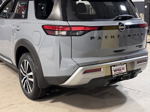 New 2025 Nissan Pathfinder Platinum image 29