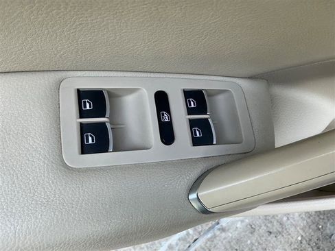 Used 2016 Volkswagen Passat 1.8T w/ Lighting Package image 25