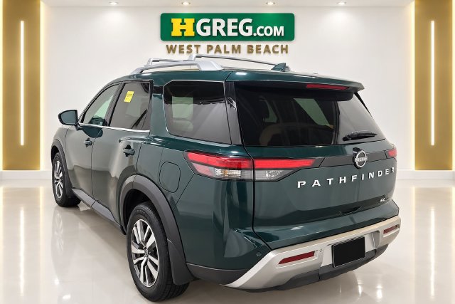 Used 2023 Nissan Pathfinder SL AWD/4WD image 2