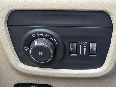 Used 2023 Jeep Grand Cherokee Limited w/ Luxury Tech Group II RWD image 13