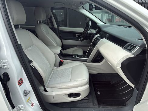 Used 2018 Land Rover Discovery Sport SE AWD/4WD image 19