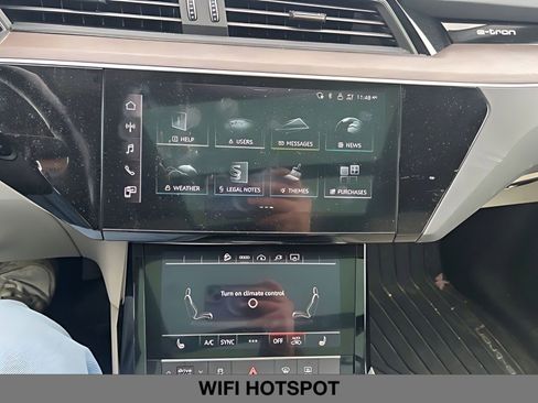 Used 2024 Audi Q8 e-tron Premium image 30