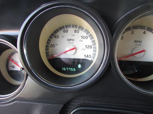 Used 2010 Dodge Challenger SE image 16