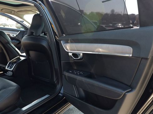 Used 2023 Volvo S90 B6 Plus image 30