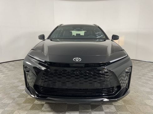 New 2025 Toyota Crown Signia image 2