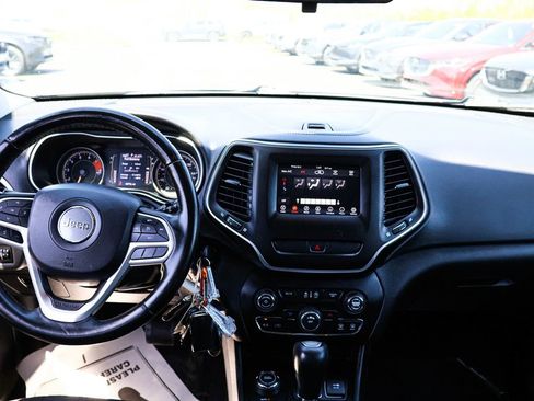 Used 2019 Jeep Cherokee Latitude AWD/4WD image 28