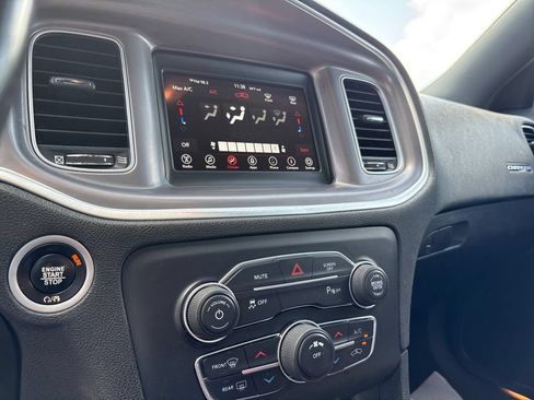 Used 2022 Dodge Charger SXT RWD image 12