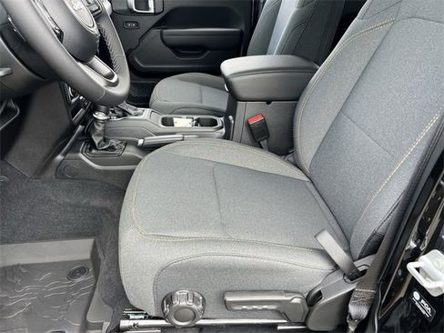 New 2025 Jeep Gladiator Sport image 22